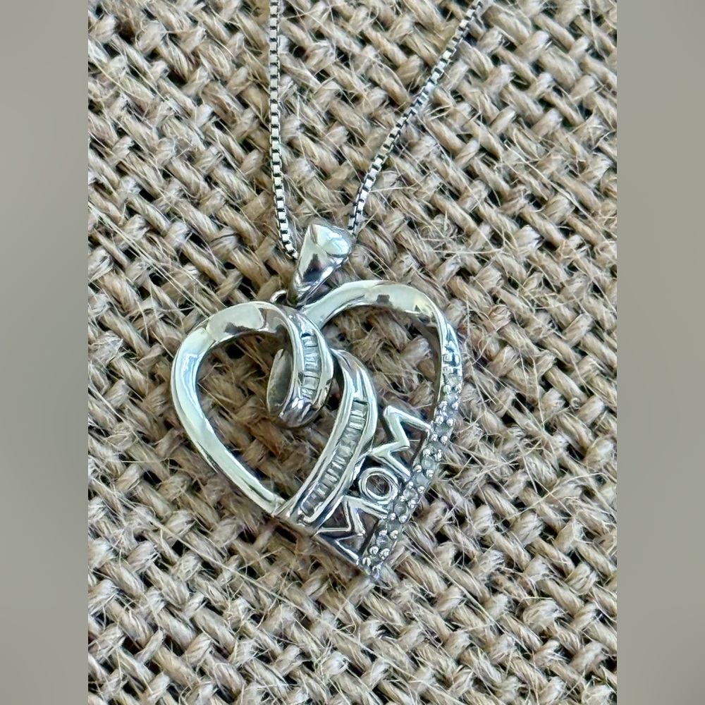 Like New Sterling Silver 925 Necklace with Mom Heart Pendant - Picture 3 of 6